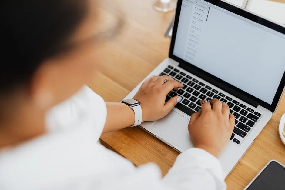 {'role': 'user', 'content': [{'type': 'text', 'text': 'Write a concise, human-first image alt text (max 120 characters)